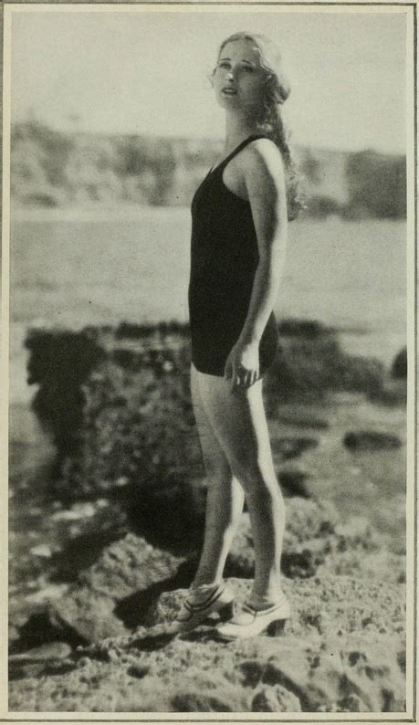 10 Hot Sexy Dolores Costello Bikini Pics