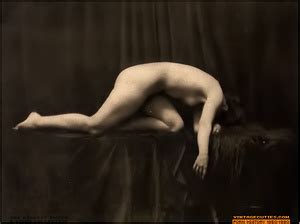 Amateur Naked Vintage Girls Like Being Watched While Tot Xxx Dessert