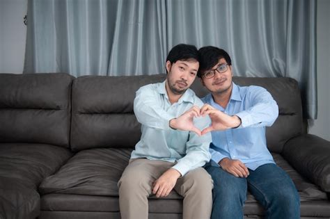 Pareja De Hombre Gay Con Concepto De Mes De Orgullo Manlgbt Foto Premium