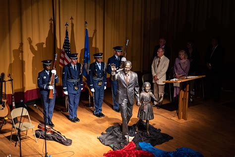 New statue of Barack Obama and his daughter Sasha unveiled in South ...