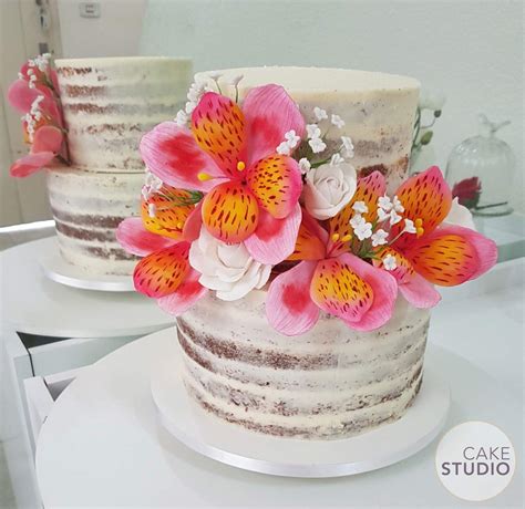 Bolo de Casamento Rústico Semi Naked Cake Astromélias Cake Studio