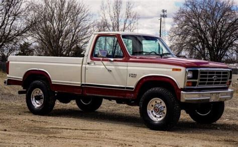 Fully Loaded Lariat 1986 Ford F 250 Xlt Barn Finds