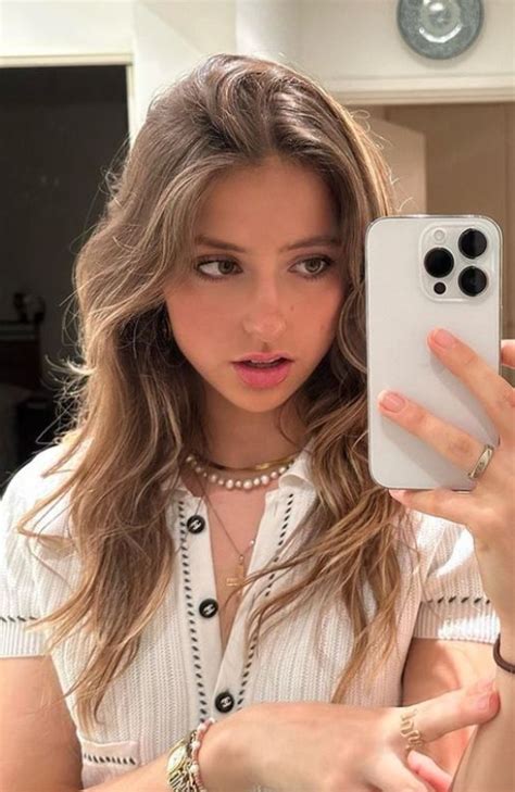 5 Hot Sexy Olympia Anley Bikini Pics