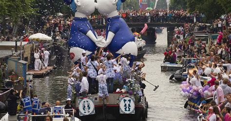 G Parada do Orgulho Gay reúne mil pessoas em Amsterdã notícias em Mundo