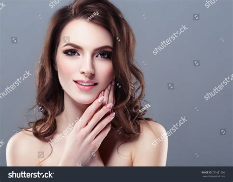 Beautiful Woman Brunette Red Lips Healthy Stock Photo 721681696 Shutterstock