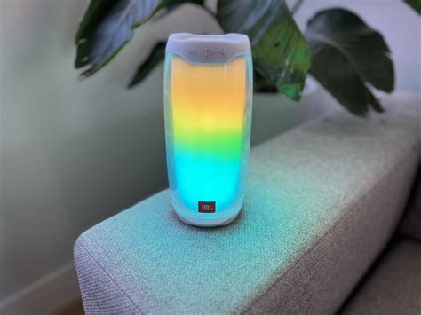 Review + comparison: JBL Pulse 4 & JBL Pulse 5 speakers