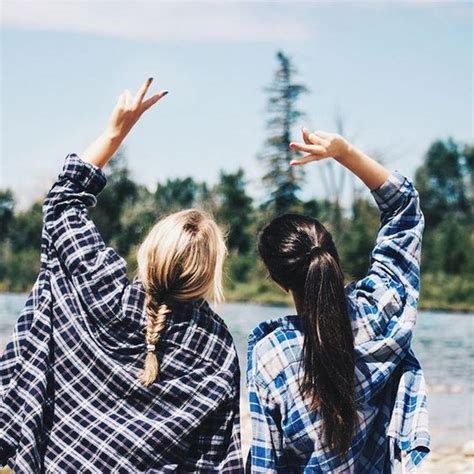 fun  creative  friend photoshoot ideas