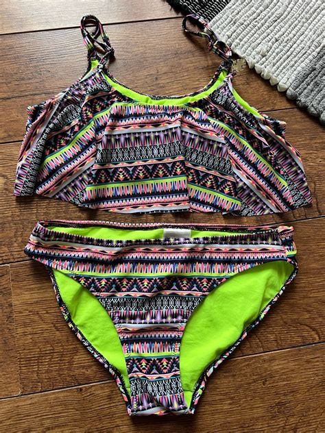 Se produkter som liknar Bikini på Tradera