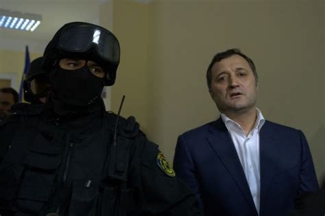 Făcea sex în timp ce vorbea cu Băsescu la telefon VIDEO cu filmulețul Special Arad