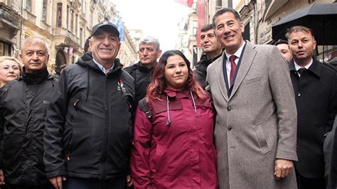 ATA İttifakı Cumhurbaşkanı Adayı Sinan Oğan İstiklal Caddesi nde