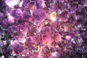 Камень Аметист: характеристики минерала, фото, магические свойства ...