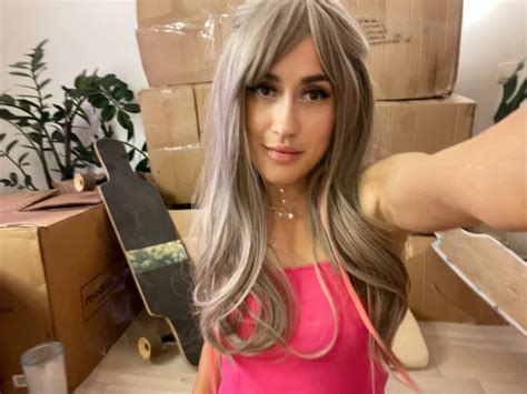 Porn Model Sexy Girl Show Next To Boxes And Longboards 16 Nude Pics XHamster