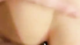 Dançando funk um plug anal iluminado no cuzinho Cnn Amador