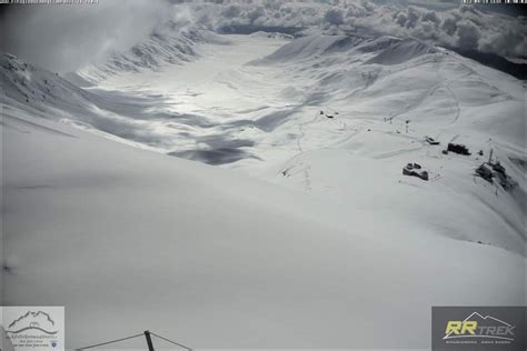 Altra Neve SullAppennino Abruzzese Bufera A Campo Imperatore E Il