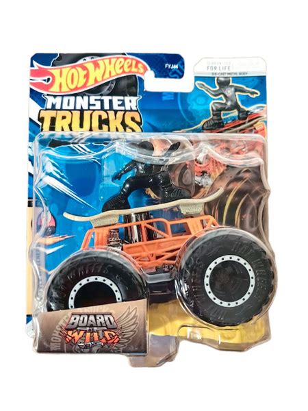 Машинка Хот Вилс Hot Wheels Monster Trucks HKM32 купить с доставкой по выгодным ценам в