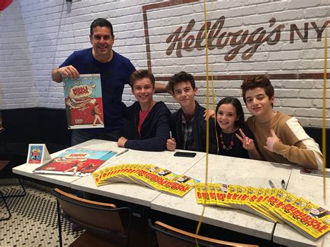 Picture of Griffin Gluck in General Pictures - TI4U1475430481.jpg