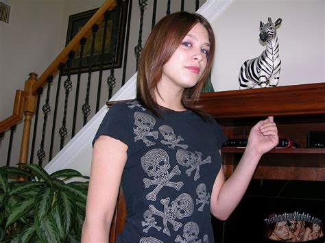 Abby Paradise Showing Her Pussy In Amateur Photos Photos