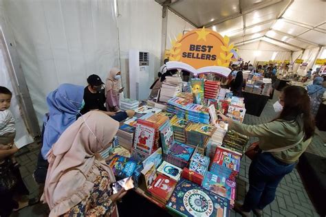 Ribuan Orang Serbu Bazar Buku Hari Pertama Di Bandung Barat Ada Yang