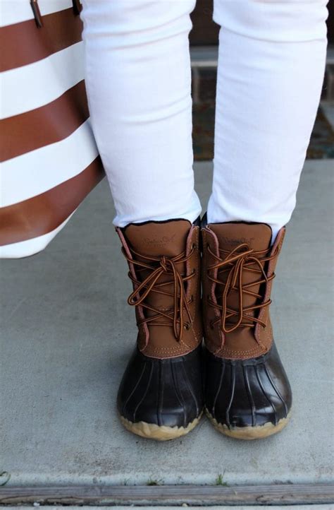 A Duck Boots Outfit for Spring + My Favorite Color Combo for the Season | Mom Fabulous