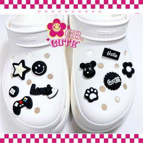 ตัวติดรองเท้า Crocs Jibbitz ลาย Hello Black Bear 1 เซ็ท จำนวน 10 ชิ้น