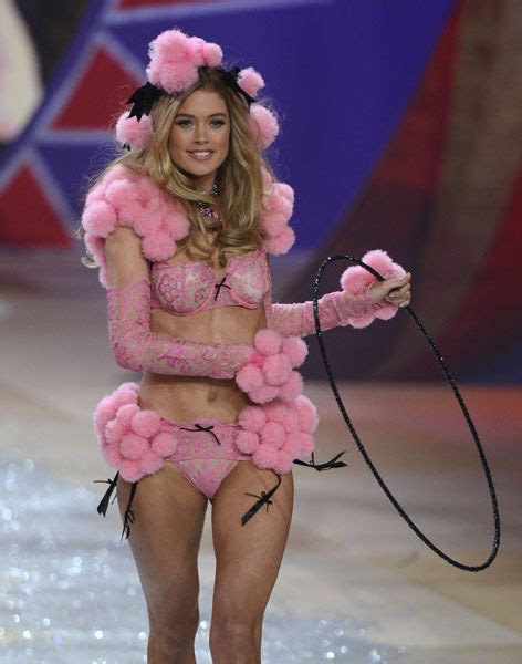 Alessandra Ambr Sio Adriana Lima E Mais Angels Desfilam De Lingerie Fotos Em Moda Ego