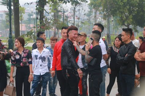 Hàng trăm hot girl giang hồ mạng học sinh đến xem xử Khá Bảnh Báo Người lao động