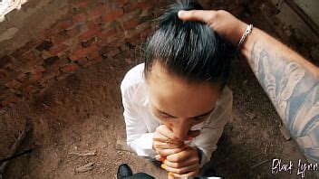 POV Mujer Joven De Pelo Largo Es Follada Por La Cara En Un Edificio Abandonado XVIDEOS