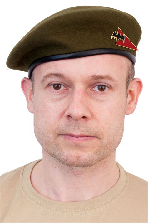 Берет разведки с уголком