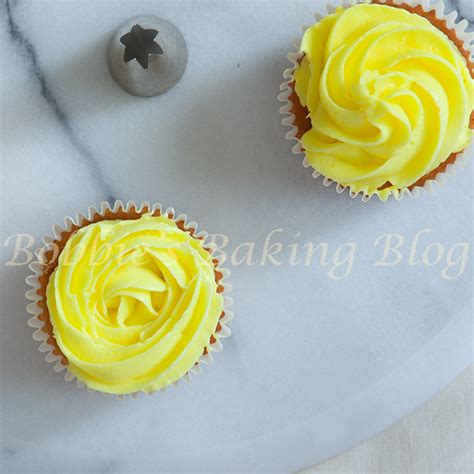 Piping Buttercream Roses And Swirls Using Open Star Tip 5th Avenue