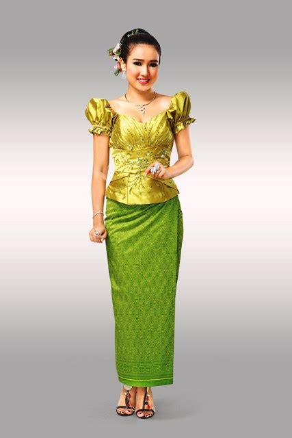 Khmer Clothes: Cambodian Traditional Dress with Smiling