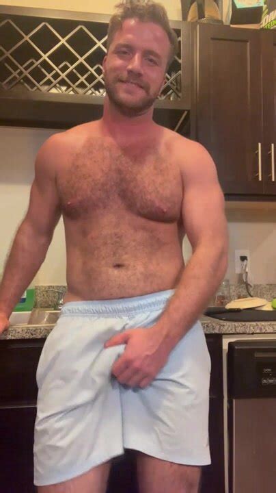 Hot and hairy bulge play ThisVid 中文