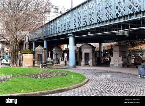 Cimetière de Montmartre Paris France Stock Photo Alamy