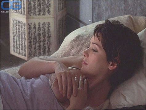 Winona Ryder Nude Pictures Onlyfans Leaks Playboy Photos Sex Scene Uncensored