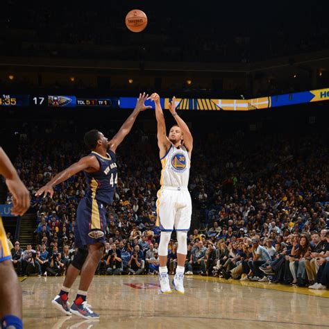 Stephen Curry Serves Up Nba Record 13 Three Pointers As Warriors Drop
