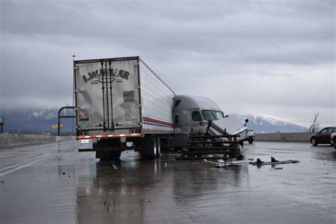 Jack Knifed Semi Causes Traffic Snarl On Southbound I 15 In Salt Lake City Gephardt Daily