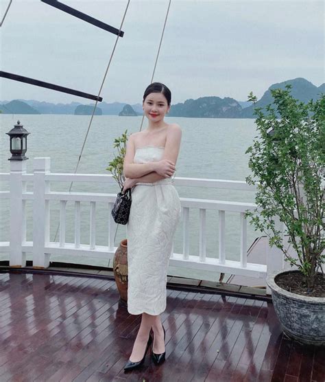 Nhan sắc ngọt ngào đốn tim fan của hot girl số 1 Đà Nẵng