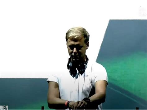 10 Best Edm Artists And Their Headphones Headphonesty