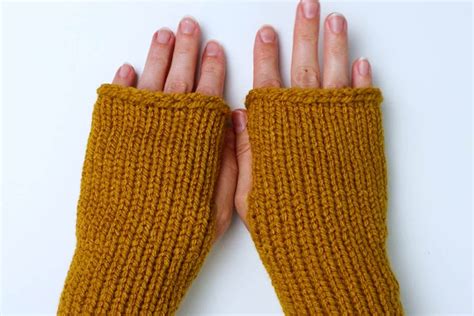 Easy Fingerless Gloves On A Knitting Loom Free Pattern Marching North
