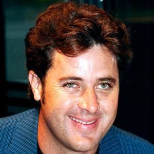 Vince Gill - Age, Family, Bio | Famous Birthdays