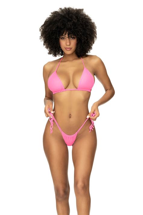 Mapalè Bikini in rosa con reggiseno a triangolo e slip