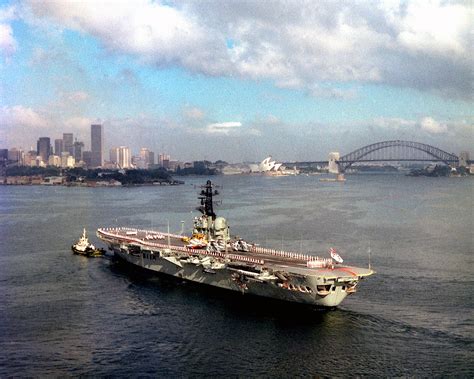 Hmas Melbourne R21 Majestic Class Cvl Entering Sydney Harbour With