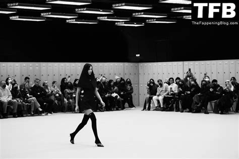 Bella Hadid Flashes Her Nude Tits At The Dior Womenswear Show In Paris Photos Pinayflixx