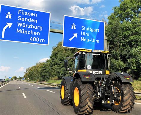 Autobahn JCB Fastrac 4000 fährt jetzt schneller als 60 km h