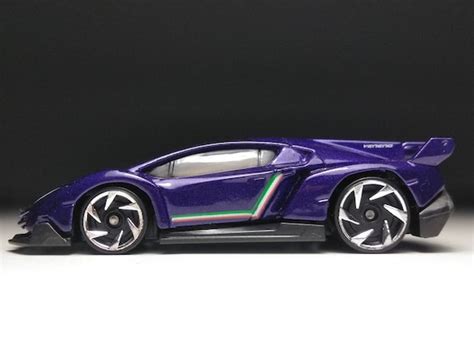 Lamborghini Veneno Hot Wheels Blue