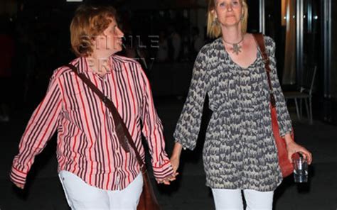 Miranda Din Totul Despre Sex Fara Haine Sclipitoare Si De Mana Cu Iubita Stirileprotv Ro