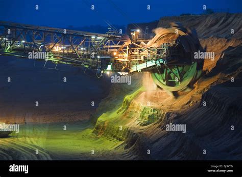Rotating Paddle Wheel Hi Res Stock Photography And Images Alamy