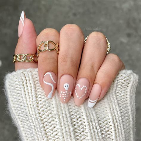 Latest Nude And White Nail Designs To Try In