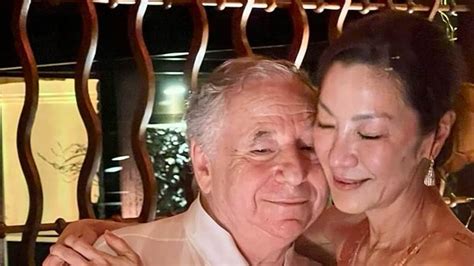 Michelle Yeoh es abuela Star de 61 años aclara que el hijo de su