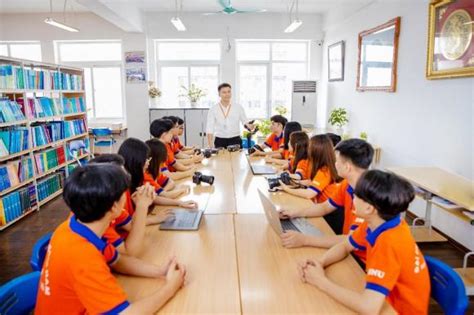 C C Ng Nh Ngh Hot Trong N M T I