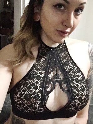 Caitlin Arnett Will Beat You Up For Interrupting Her Nude Workout Porn Pic